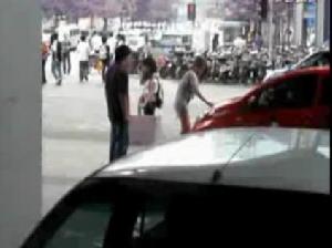 劃車女