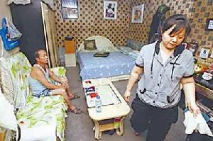 7年“堅守”,日常生活處于非議和壓力之下