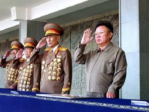 金正日與趙明錄(右二)檢閱軍隊
