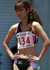 城下麗奈