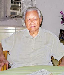 黎秀石2006年7月攝于家中