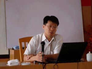 尹曉冰在授課