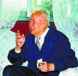 黃培云