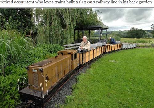 英國80歲老人自家花園搭鐵軌 為兒孫開火車(圖)