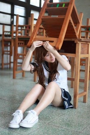 “制服雞排妹”遭偷拍底褲全洩
