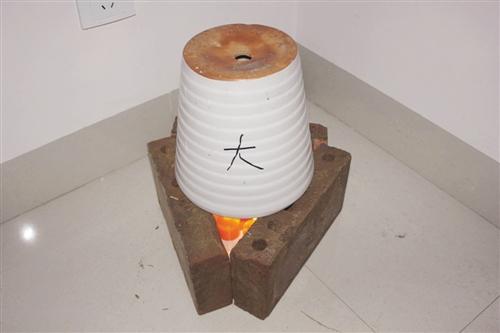 大學生用蠟燭花盆自制取暖神器 40分鐘升溫12.5℃