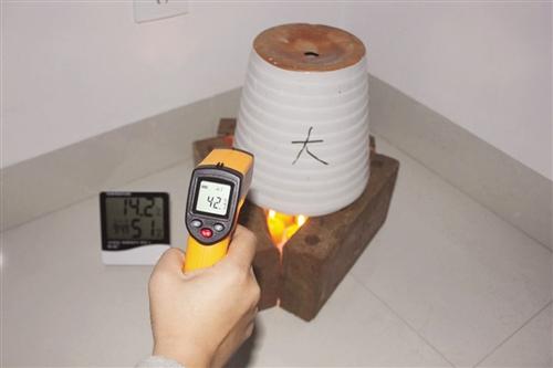 大學生用蠟燭花盆自制取暖神器 40分鐘升溫12.5℃