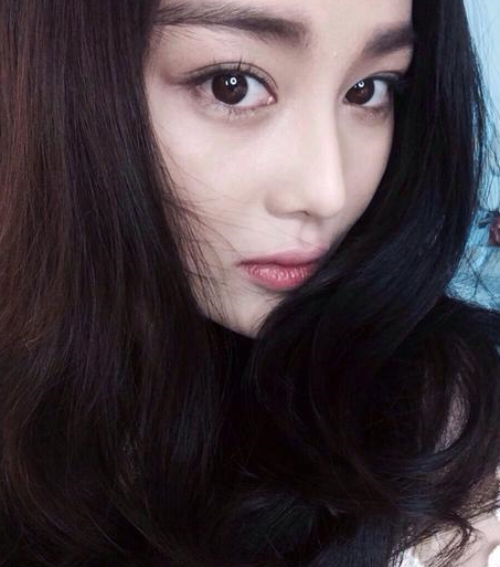張馨予長發美照