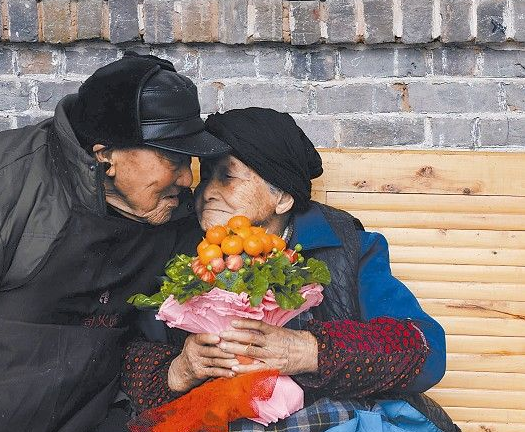 四川百歲老人情人節(jié)禮物蔬菜花卉