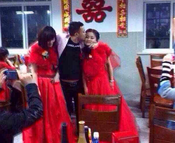 寧波一男娶二妻婚宴照
