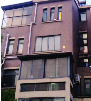 住戶外墻裝照妖鏡