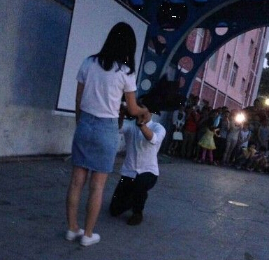 大四學生向女老師求婚