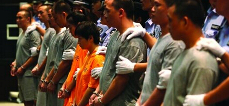百萬現金壘成城堡
