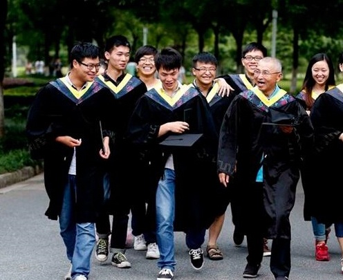 73歲大學畢業