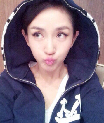 謝娜掐黃磊女兒脖子