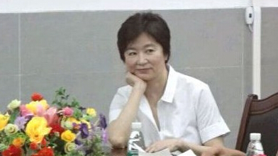 林青霞現(xiàn)身中學做演講