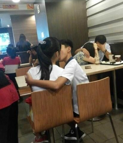 零零后熱吻
