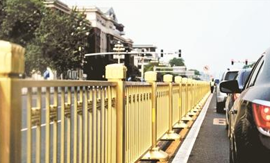 金色護欄