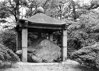鴻臚井碑