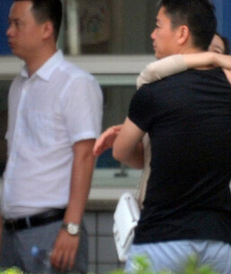 劉強東帶奶茶妹看牙
