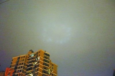 武昌夜空驚現光圈