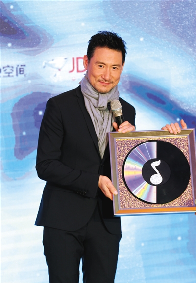 張學友時隔7年發新專 出道30年感嘆時光