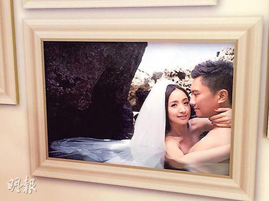 林依晨出嫁擺傘陣 婚照露肩“沐浴愛河”