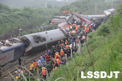 江西發生列車脫軌事故