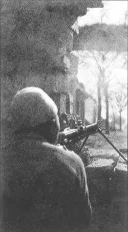 冀中人民對軍展開地道戰和地雷戰