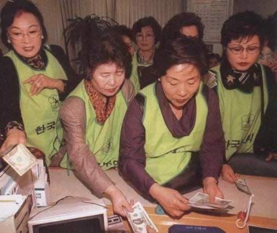泰幣實(shí)行浮動(dòng)匯率制，亞洲金融危機(jī)開始