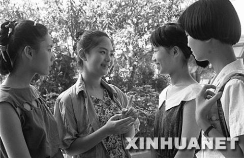 首屆宋慶齡獎學(xué)金在上海頒獎