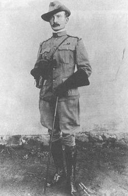 英國人羅伯特·巴登·鮑威爾發起童子軍運動
