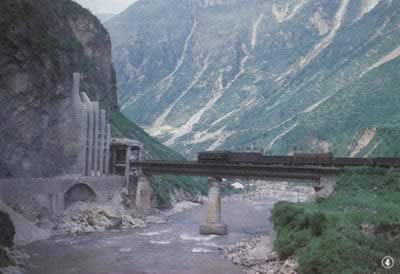 成昆鐵路建成通車