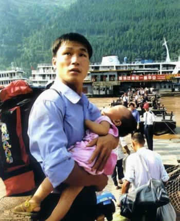 三峽庫區首批移民抵上海