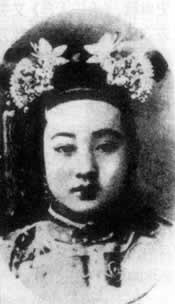慈禧將珍妃投于井內(nèi)