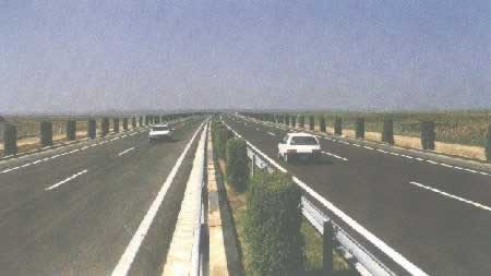 京津塘高速公路全線通車