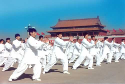 天安門廣場萬人表演太極拳
