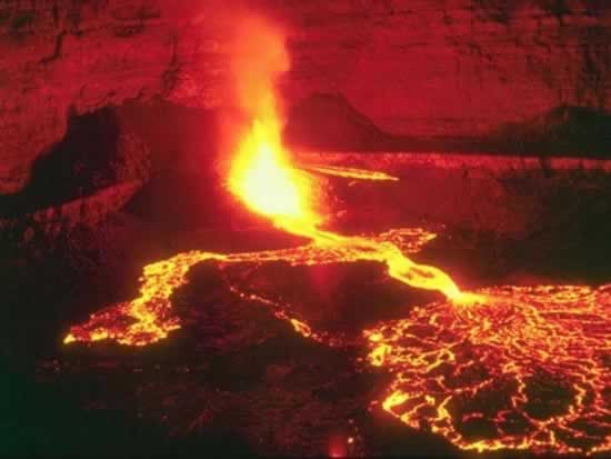 日本御岳山火山突然爆發
