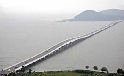 我國內(nèi)湖第一長橋太湖大橋通車
