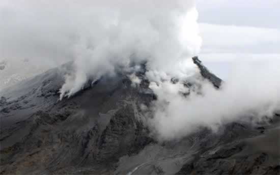 沉睡112年的哥倫比亞卡卡瓜爾火山再次猛烈噴發