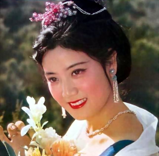 中國女演員李秀明出生