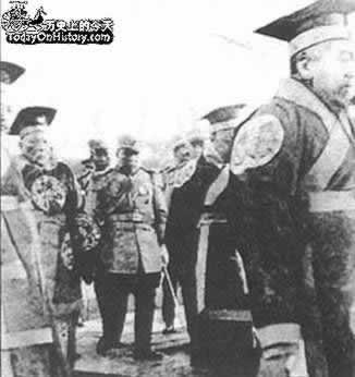 袁世凱稱帝（歷史上的今天。中國）