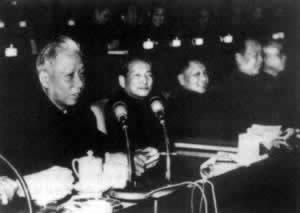 中共召開“七千人大會”，糾正“大躍進”的錯誤