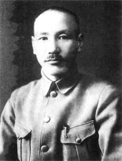 蔣介石東山再起，復(fù)任總司令（歷史上今天lssjt.com）