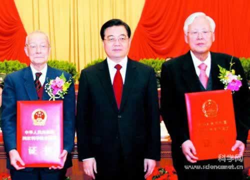 國家科學技術獎勵大會——王忠誠、徐光憲（轉自：歷史上的今天。中國）