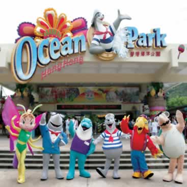 香港海洋公園開放，是當時遠東最大規模的海洋主題公園