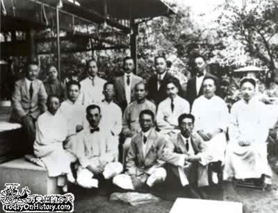 孫中山奪回廣州，發表和平統一宣言（歷史上的今天。中國）