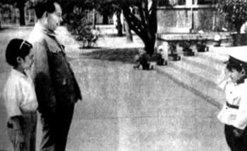 胡耀邦辭去中共中央總書記職務（歷史上的今天。中國）