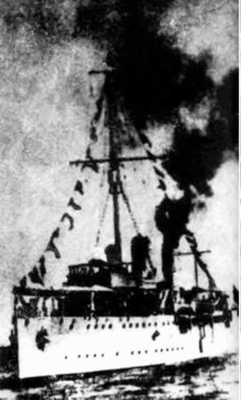 中山艦沉沒江底58年后被整體打撈出水