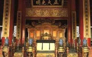 清帝退位，封建君主制結束